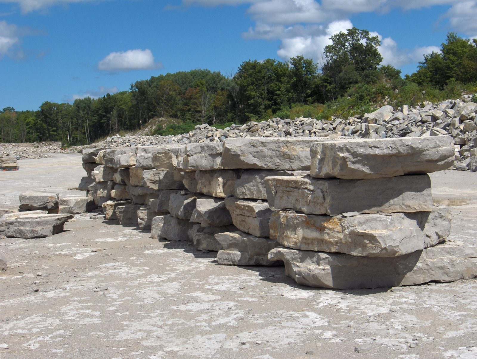 Armour Wall Yard 2 — Natural Stone Source Ontario