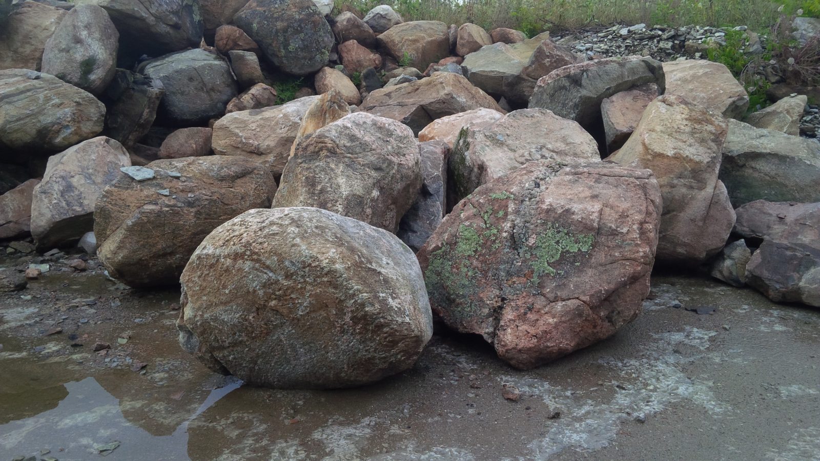 Boulders Shoreline — Natural Stone Source Ontario