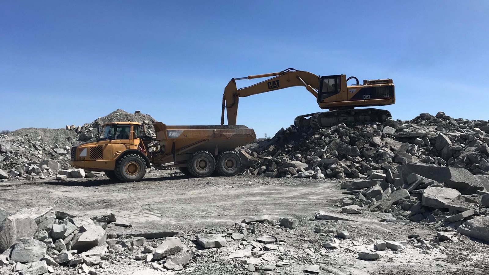 Excavator Loading Truck — Natural Stone Source Ontario