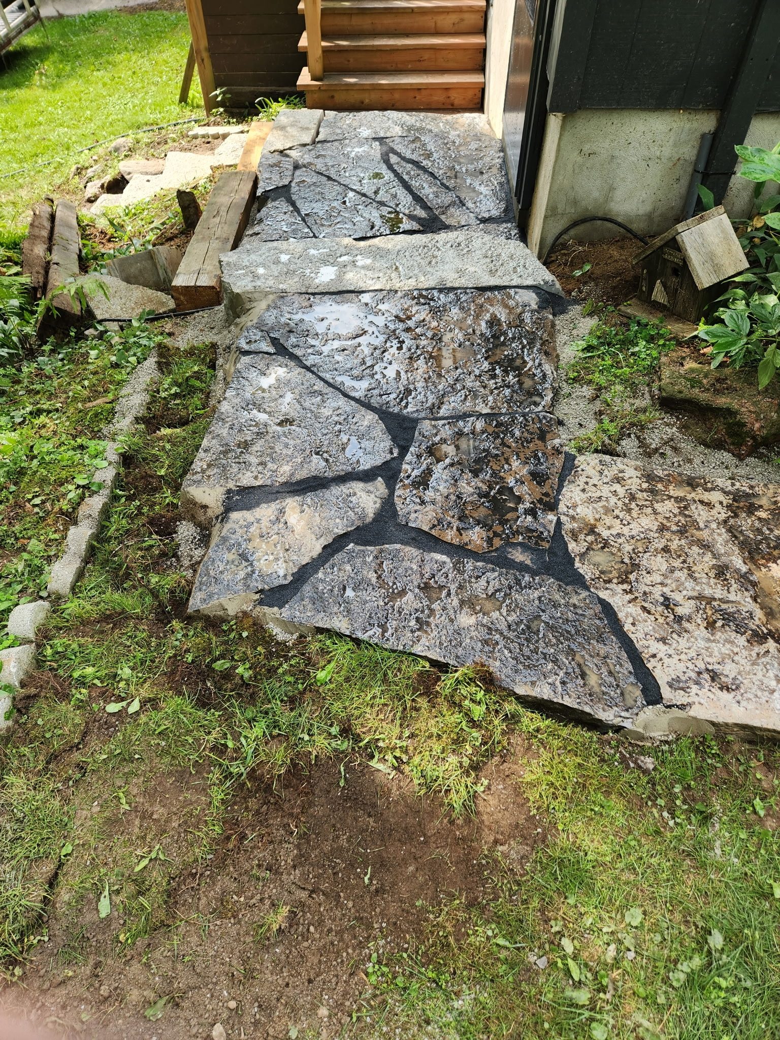 Flagstone Walkway Wet — Natural Stone Source Ontario