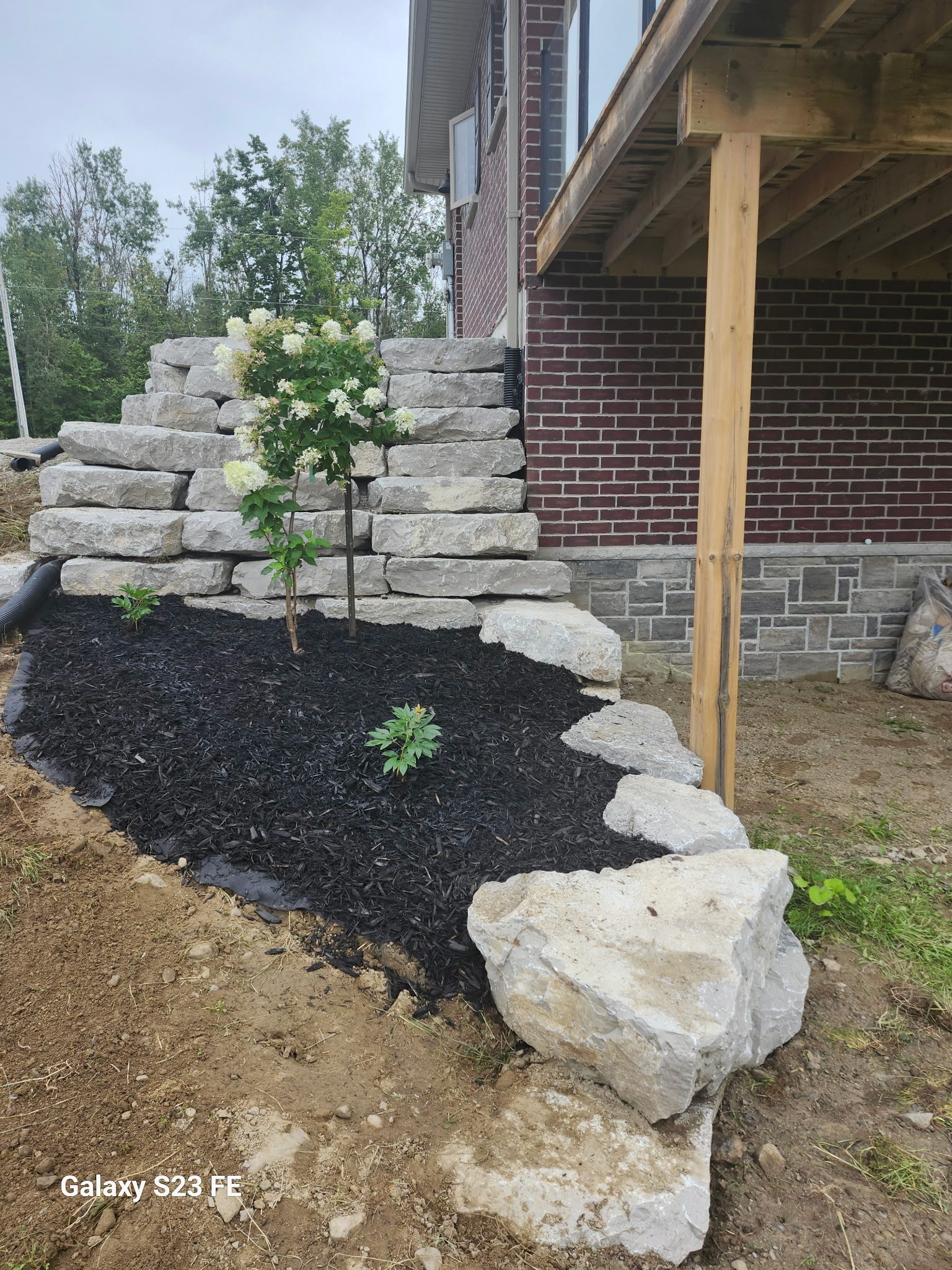 Planting Bed Wall — Natural Stone Source Ontario